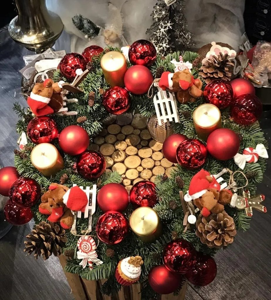 A splendid Narmino Christmas wreath